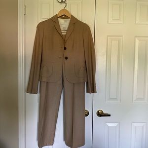 Two piece suit. Wool blend in mint condition.
